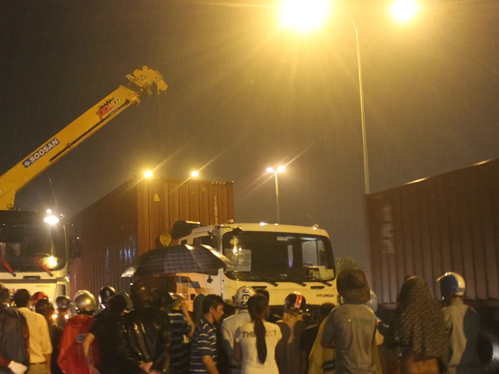 Vụ việc khiến nhiều người dân chứng kiến không cầm được nước mắt.